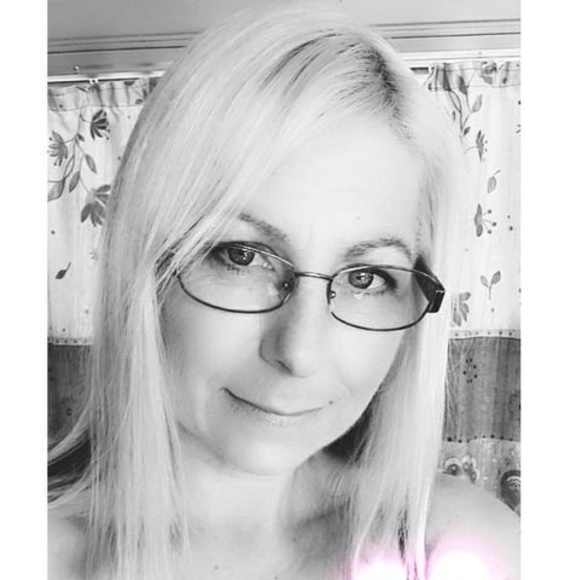 Meet your Posher, Julianne - Picture 1 of 1